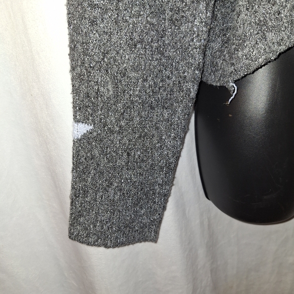 Pink Rose Gray Star Sweater - Picture 3 of 6